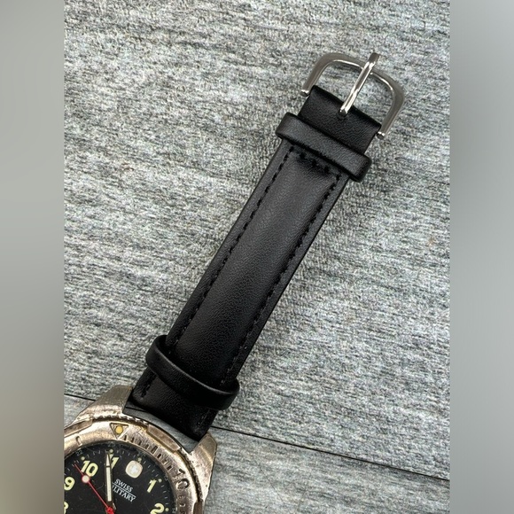 Swiss Military 100 WR Analog Leather Band Wrist Adult Watch 095-0489 Date Works - Picture 14 of 16